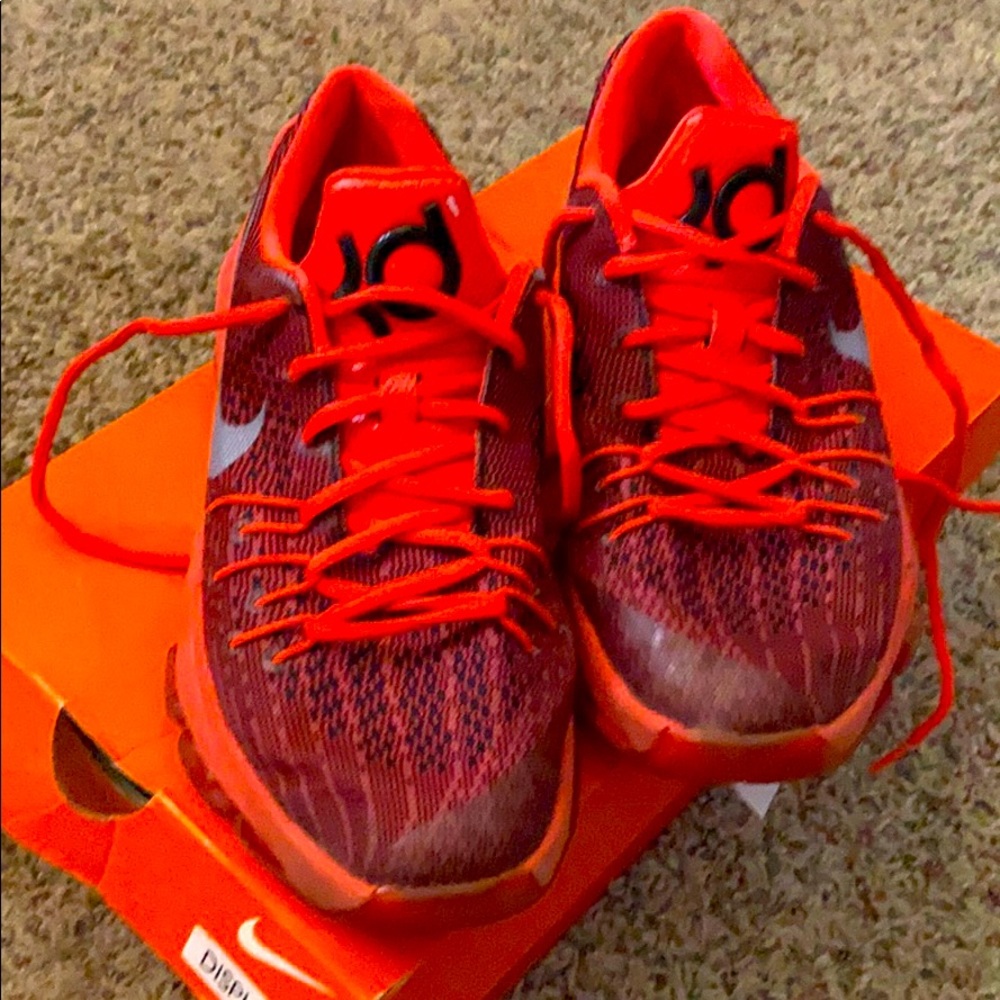 KD 8 crimson red